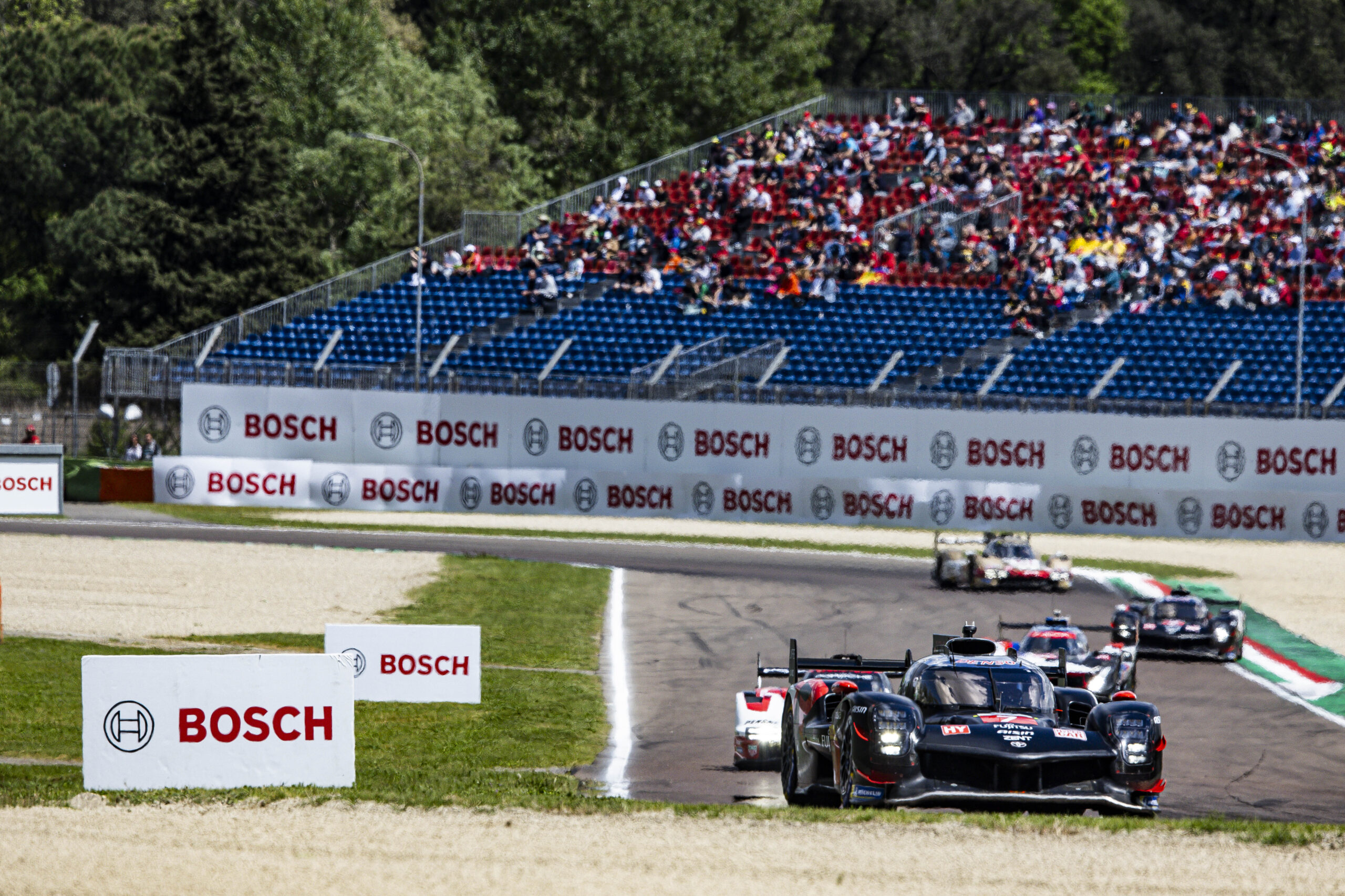 Imola: Toyota gewinnt dank taktischem Glücksgriff