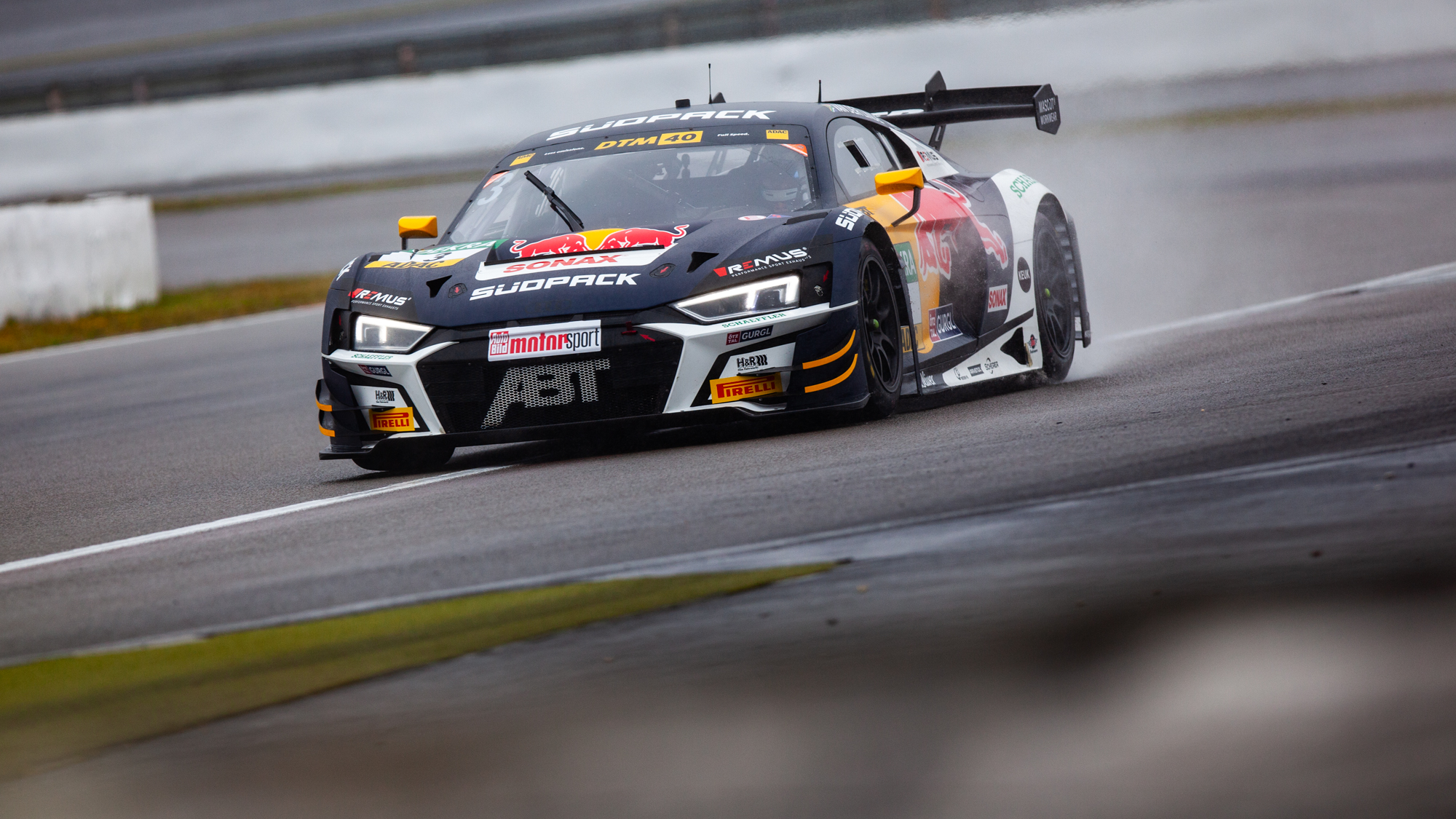 DTM: Kelvin van der Linde siegt im Eifel-Regen